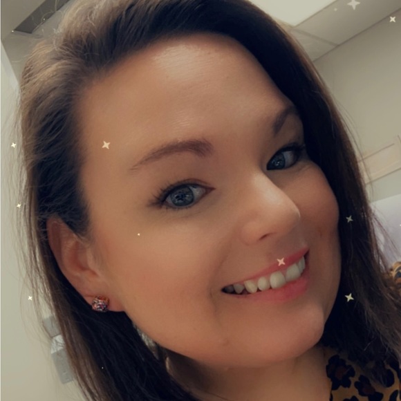 Meet your Posher, Jenn - Picture 2 of 2